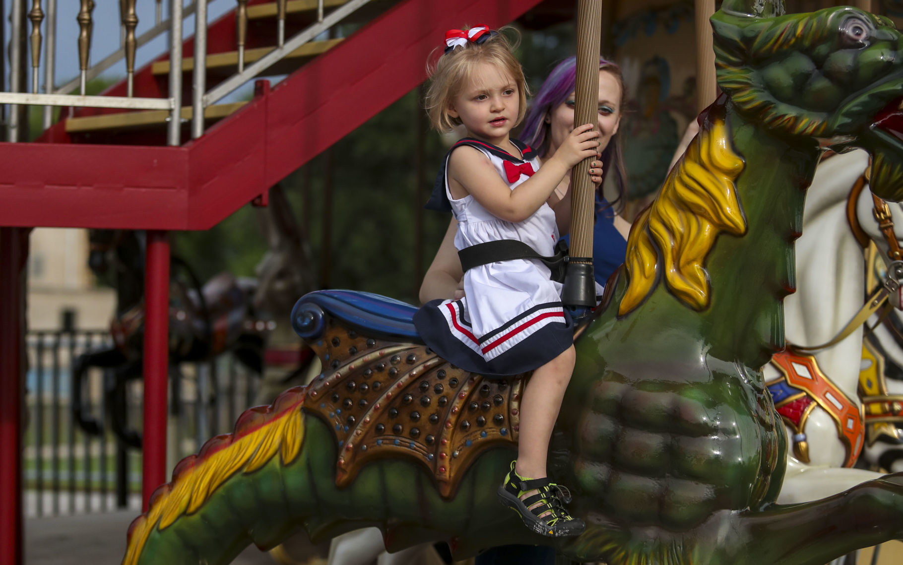 070419-mda-nws-redwhiteboom-028